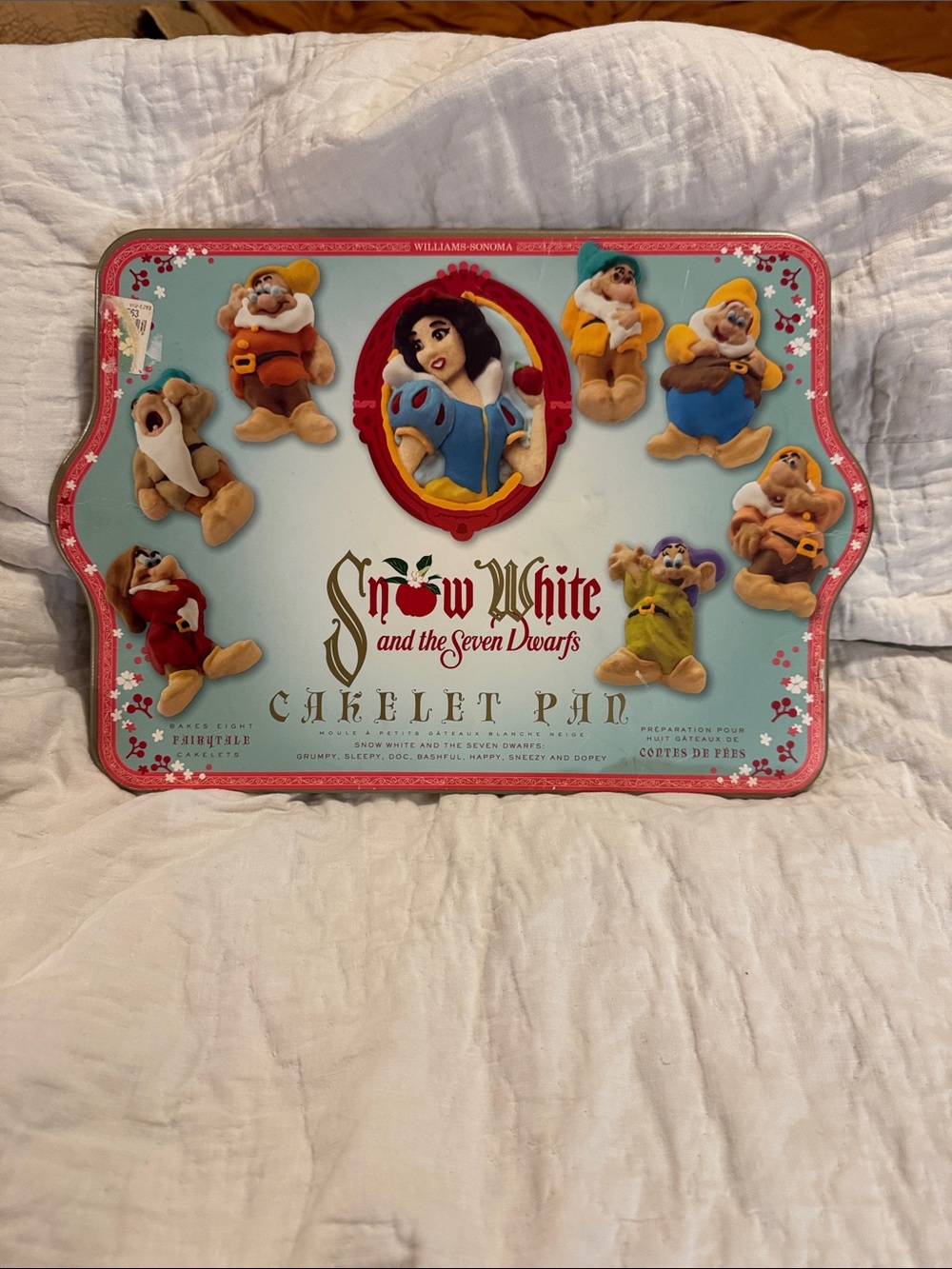Williams Sonoma Snow White and the Seven Dwarfs Cakelet Pad - Blue and Red